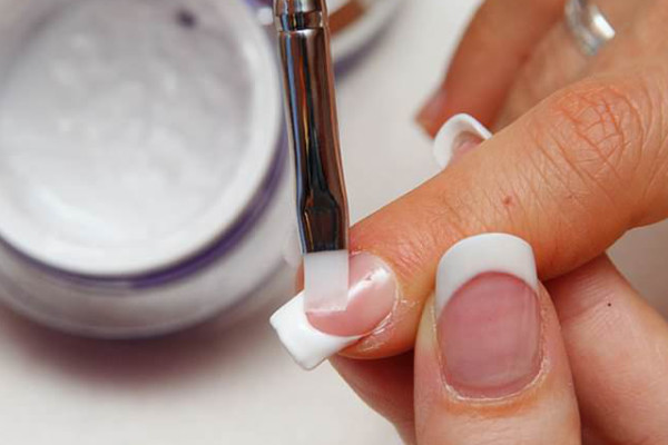 How to keep white nail polish white