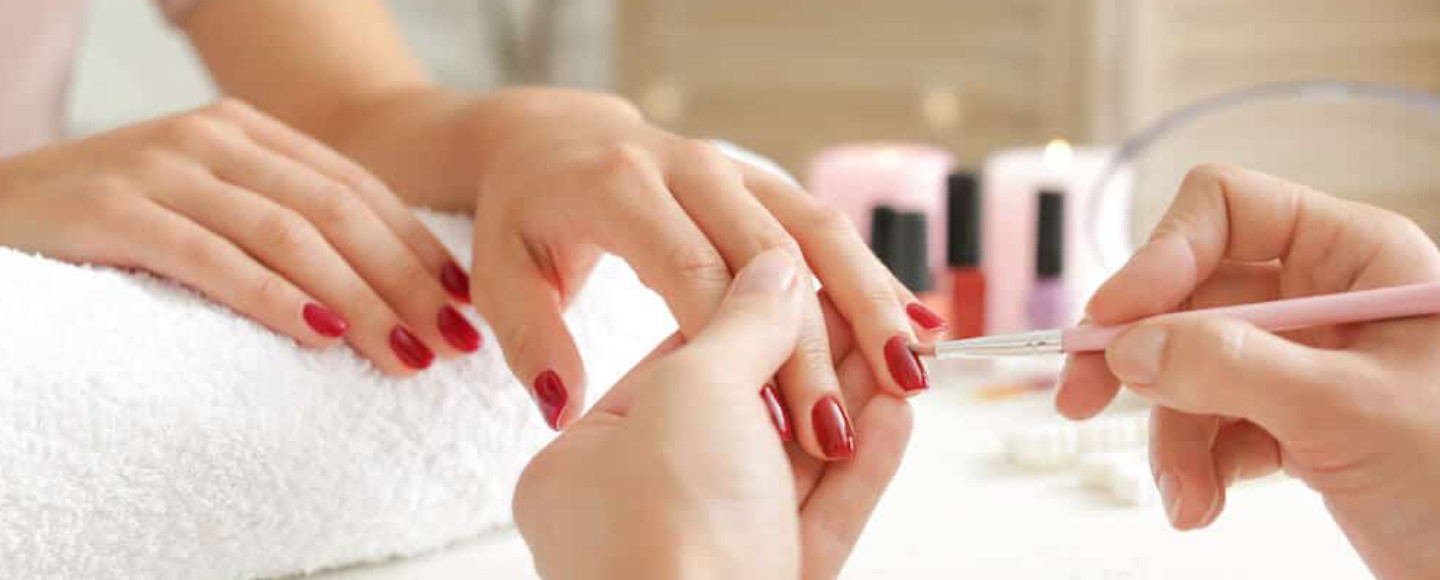 How to Choose the Right Nail Salon (Everything to Know)